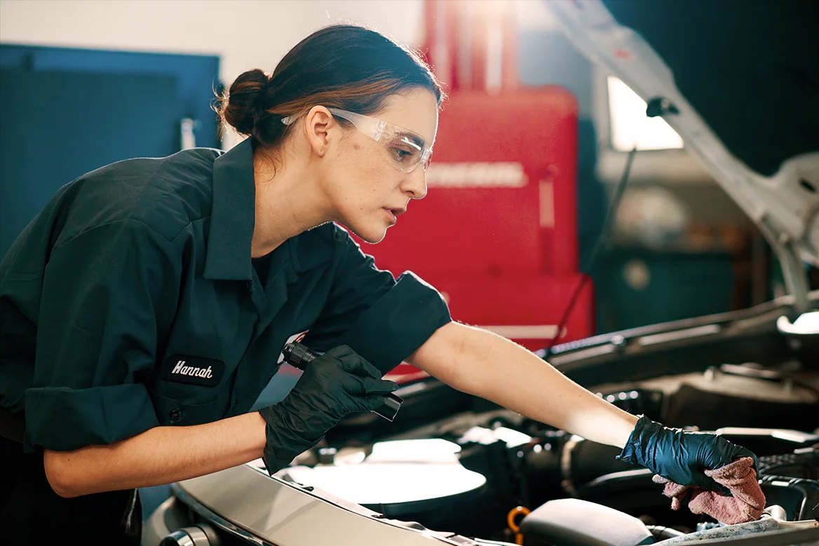 Why Heavy Duty Trucks Need Yearly Maintenance from Professional Services
